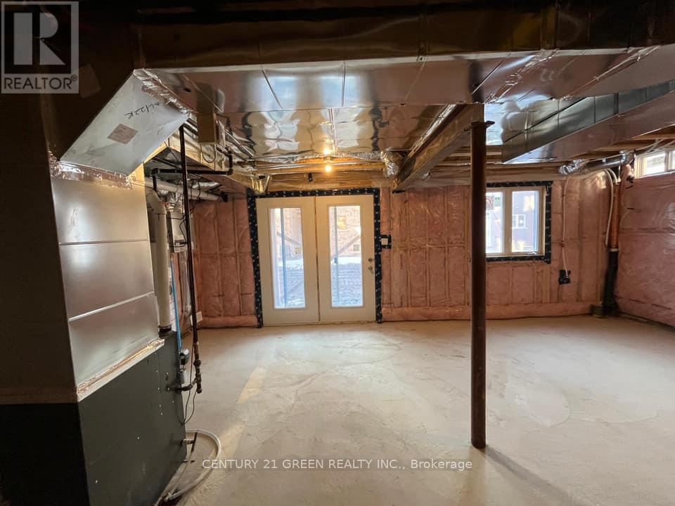 300 Skinner Road, Hamilton, Ontario  L8B 1X2 - Photo 3 - X12547494