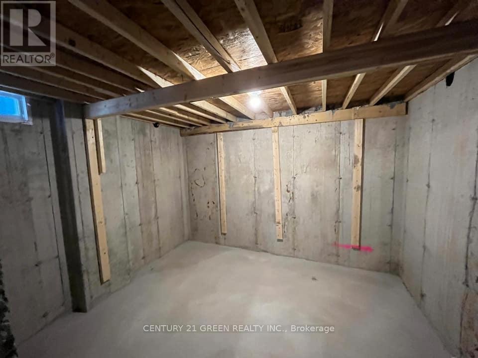 300 Skinner Road, Hamilton, Ontario  L8B 1X2 - Photo 4 - X12547494