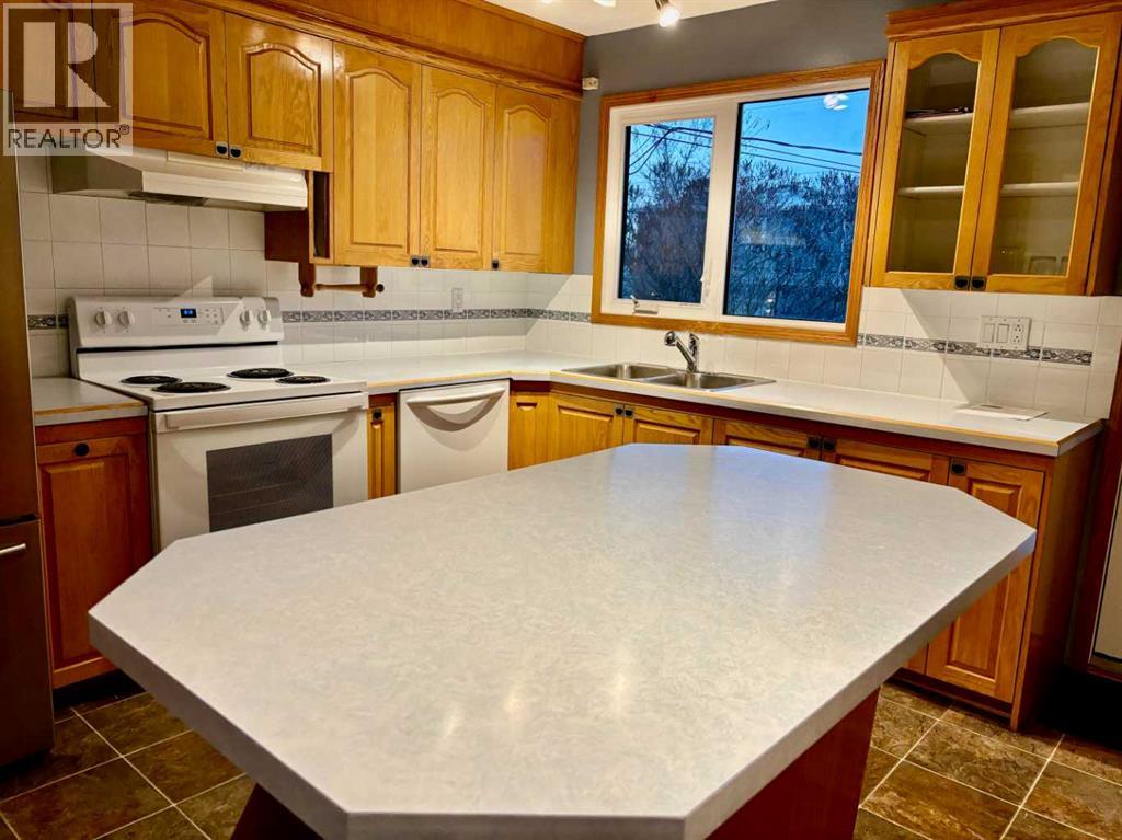 7711 Bowcliffe Crescent Nw, Calgary, Alberta  T3B 2S5 - Photo 7 - A2260325