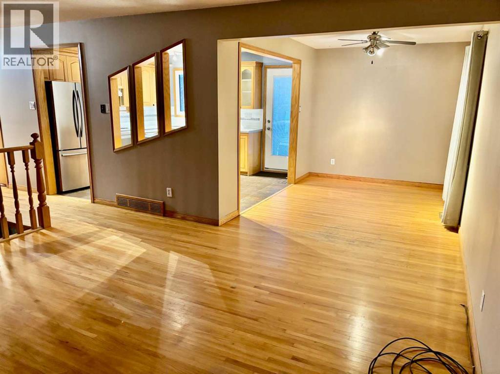 7711 Bowcliffe Crescent Nw, Calgary, Alberta  T3B 2S5 - Photo 9 - A2260325