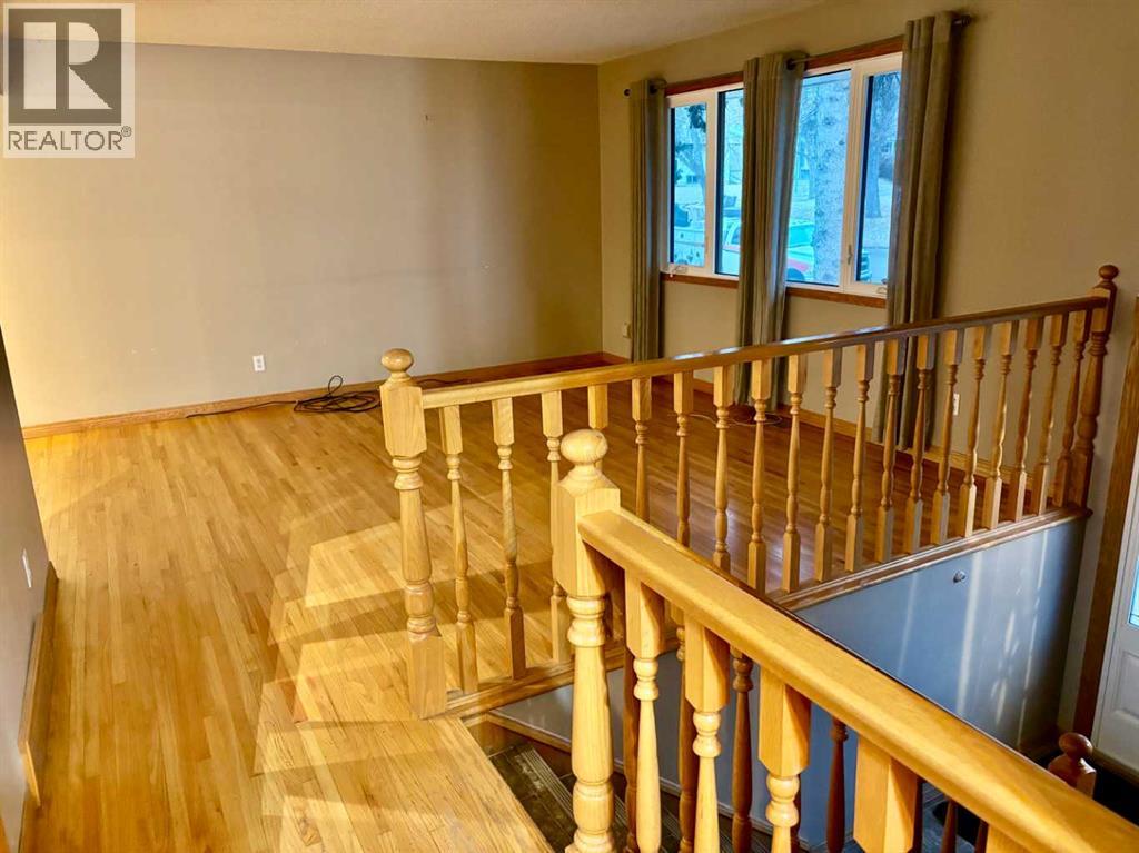 7711 Bowcliffe Crescent Nw, Calgary, Alberta  T3B 2S5 - Photo 5 - A2260325