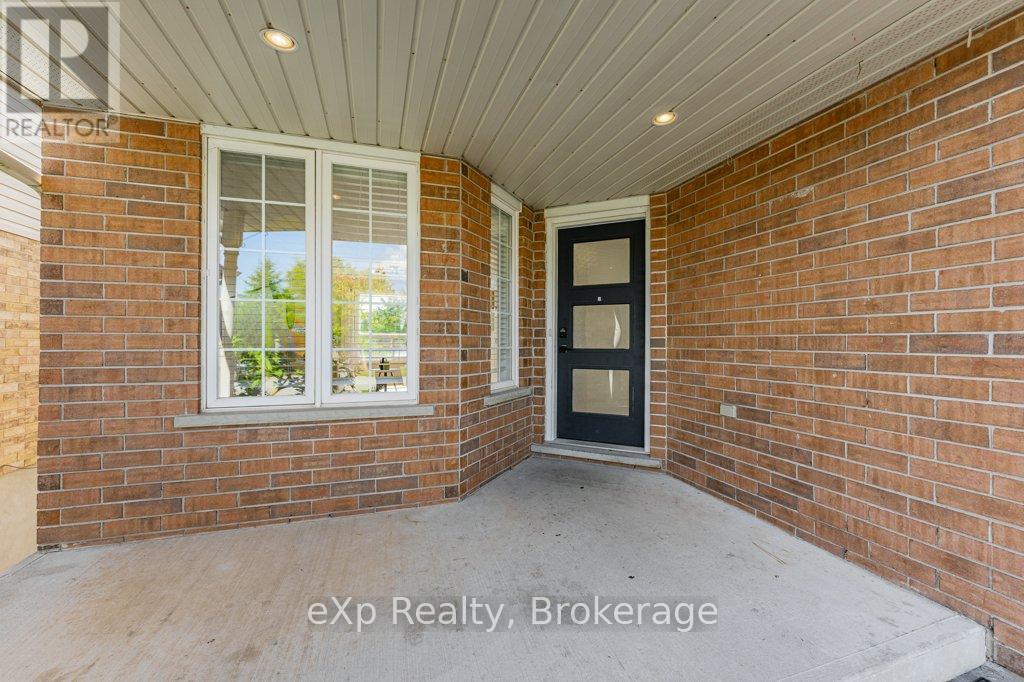 43 Boulder Crescent, Guelph, Ontario N1G 5A2 - Photo 6 - X12547528