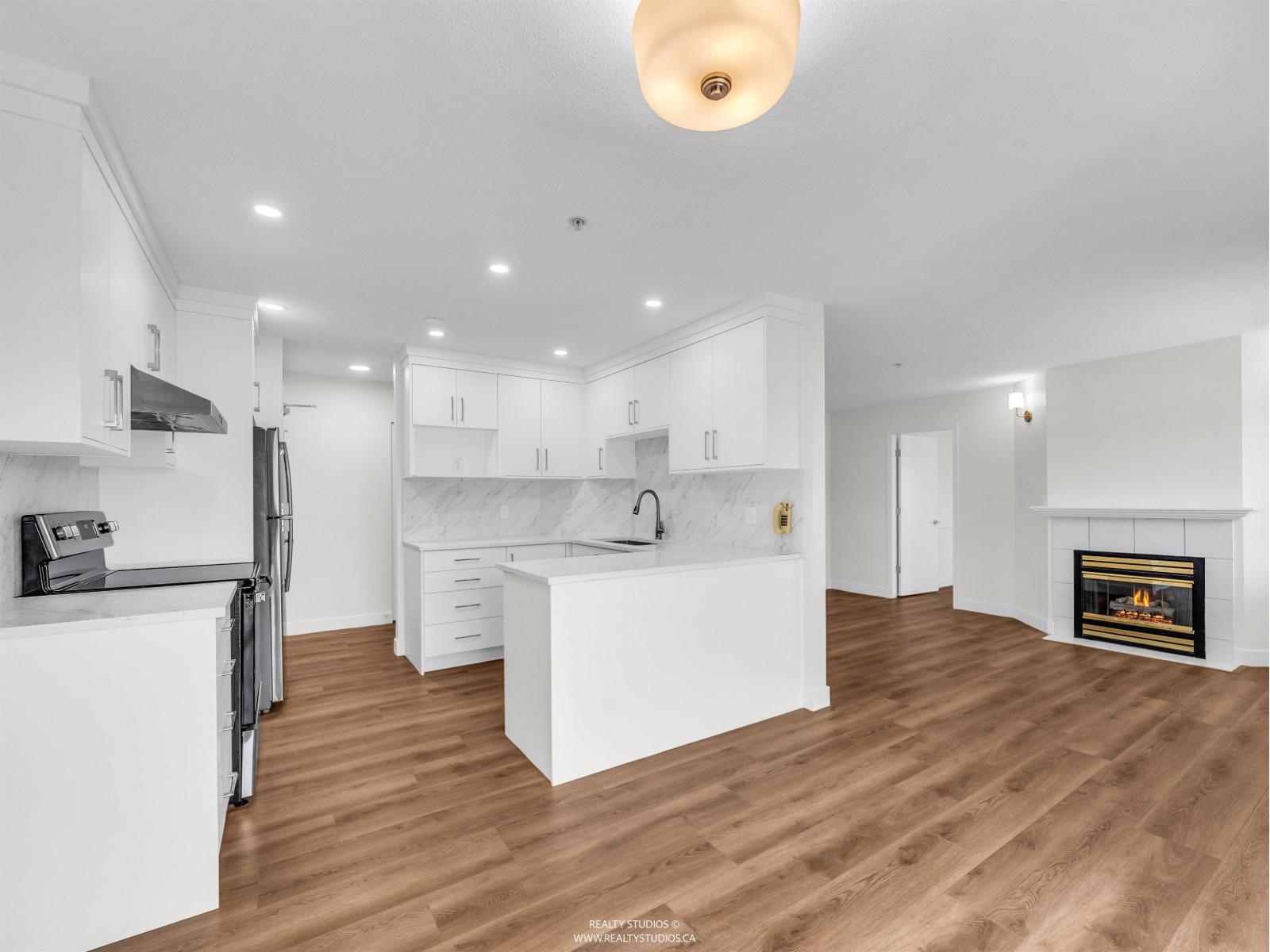 402 12130 80 Avenue, Surrey, British Columbia  V3W 0V2 - Photo 4 - R3066114