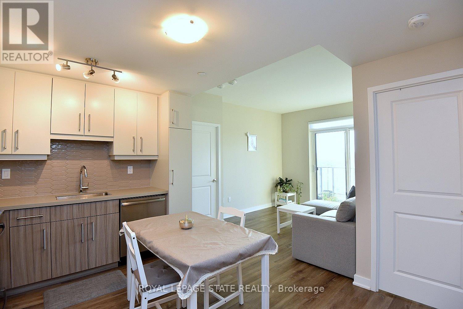 1301 - 2007 James Street, Burlington, Ontario L7R 0G7 - Photo 17 - W12415924