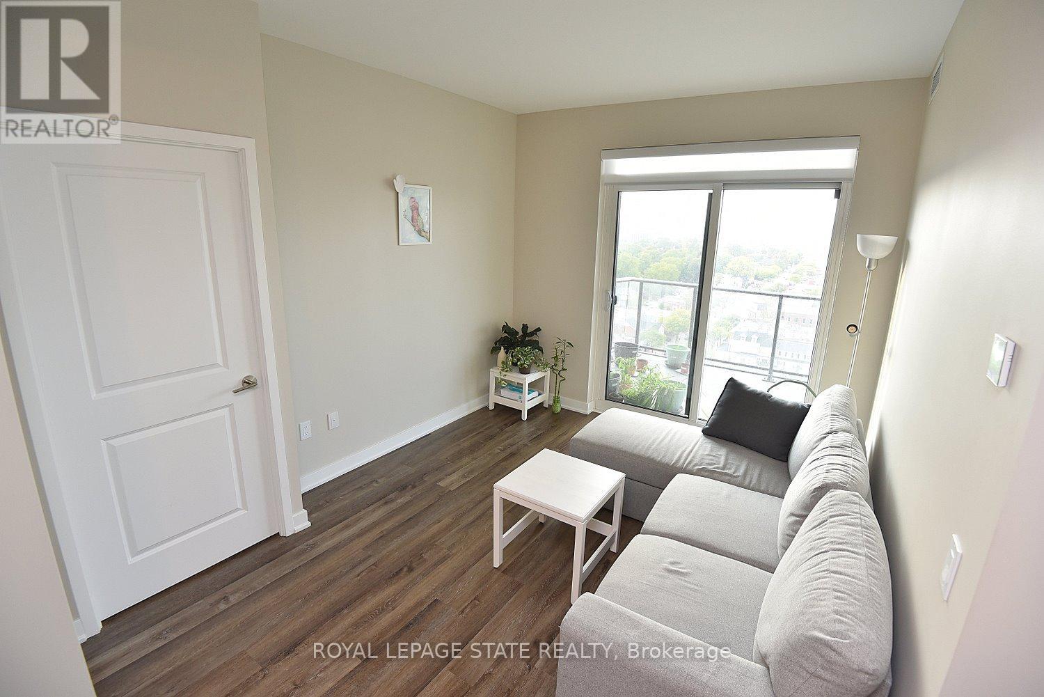 1301 - 2007 James Street, Burlington, Ontario L7R 0G7 - Photo 10 - W12415924