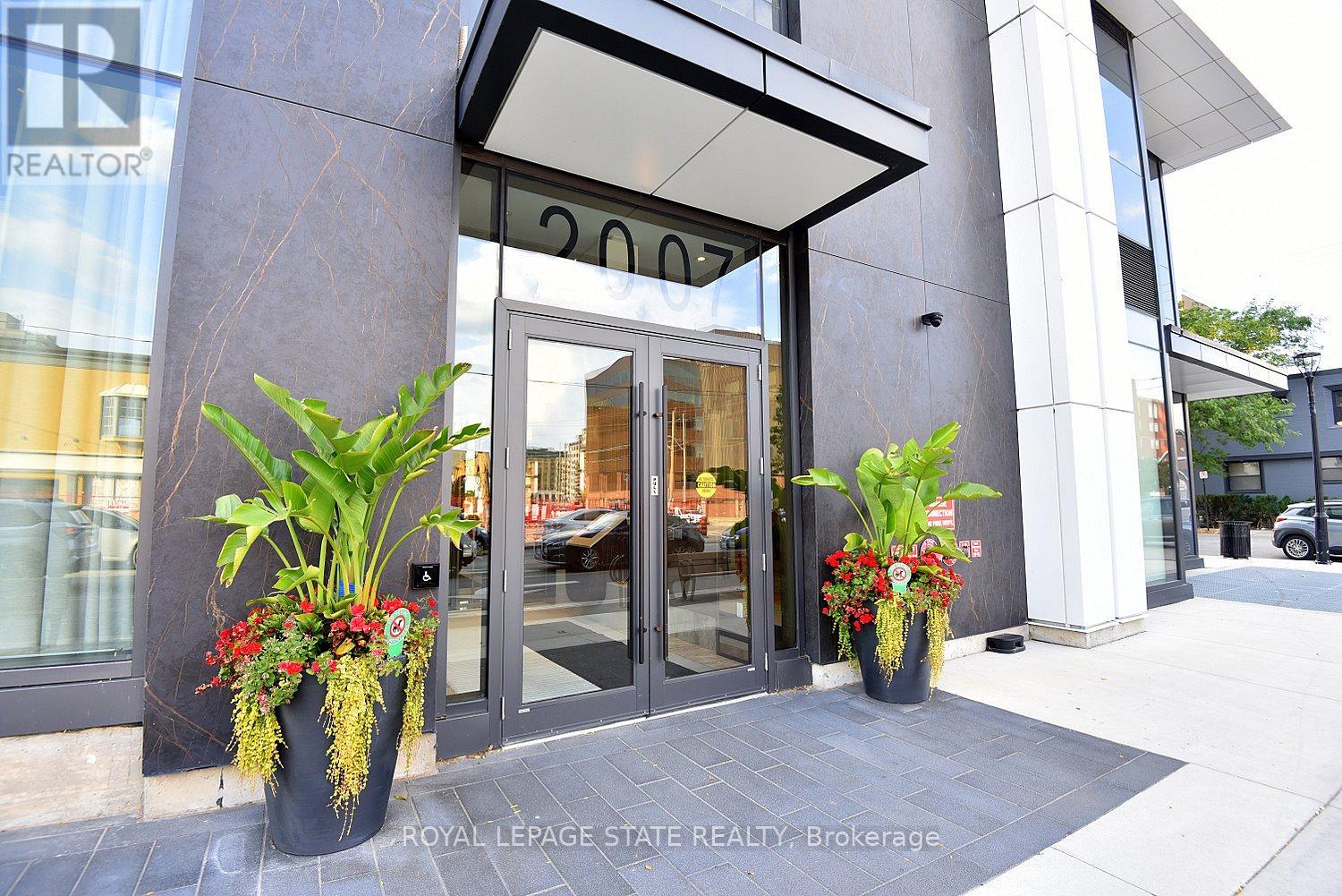 1301 - 2007 James Street, Burlington, Ontario L7R 0G7 - Photo 3 - W12415924