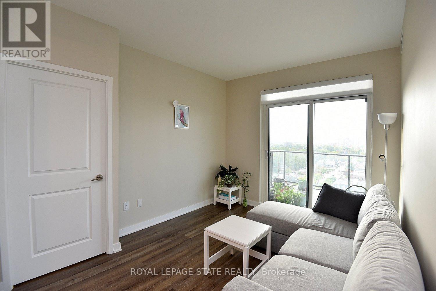 1301 - 2007 James Street, Burlington, Ontario L7R 0G7 - Photo 12 - W12415924