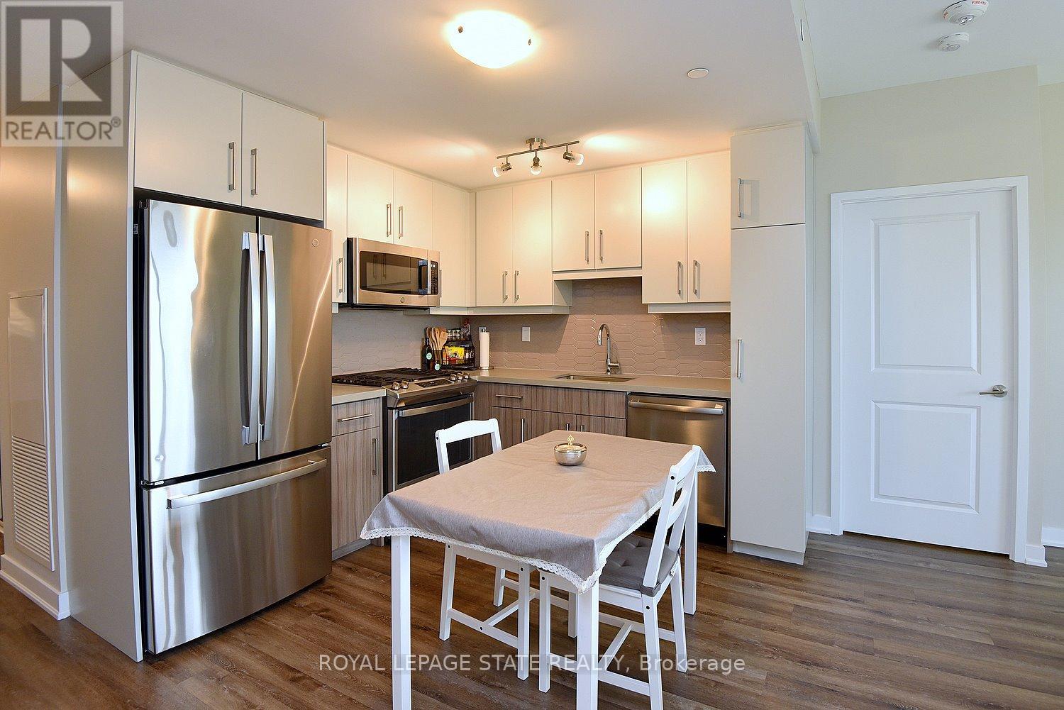 1301 - 2007 James Street, Burlington, Ontario L7R 0G7 - Photo 16 - W12415924