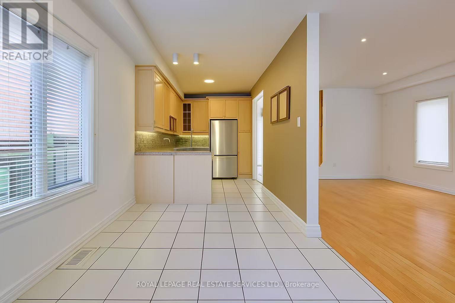 2457 Hilda Drive, Oakville, Ontario  L6H 7N5 - Photo 11 - W12520654