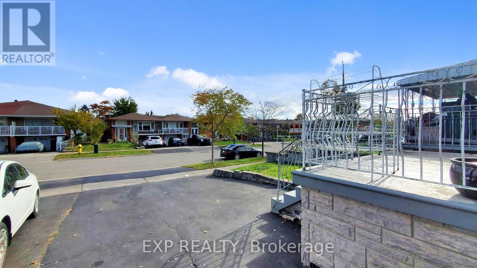 Upper Unit - 60 Seacliff Boulevard, Toronto, Ontario  M9L 2G4 - Photo 26 - W12517888