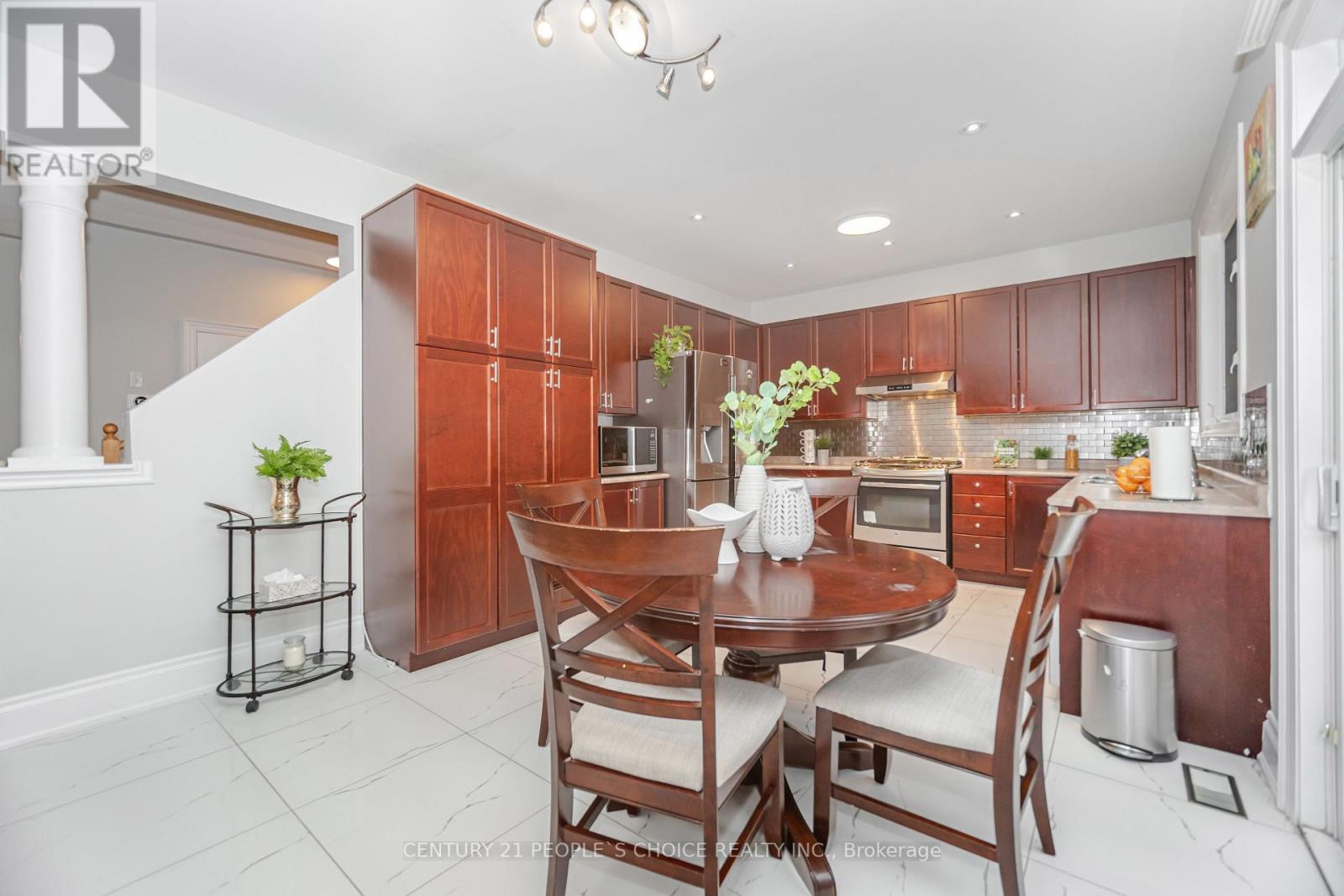 351 Holmes Crescent, Milton, Ontario L9T 0T4 - Photo 13 - W12545250