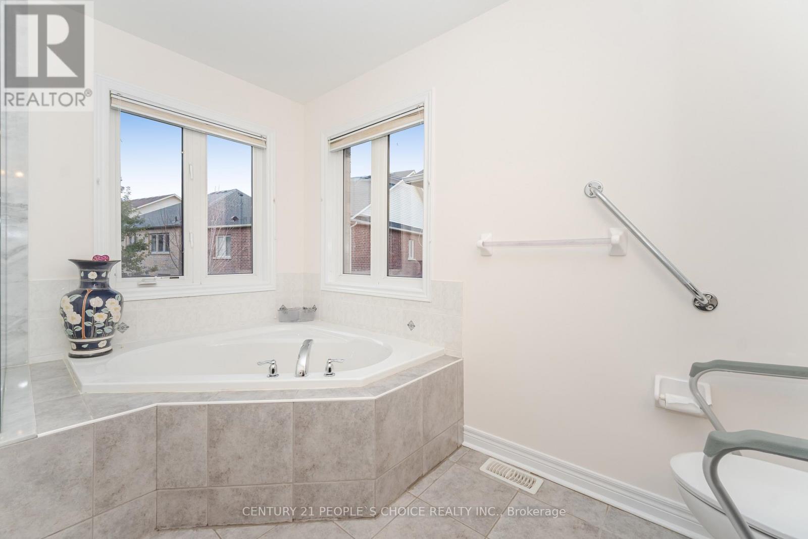 351 Holmes Crescent, Milton, Ontario L9T 0T4 - Photo 24 - W12545250