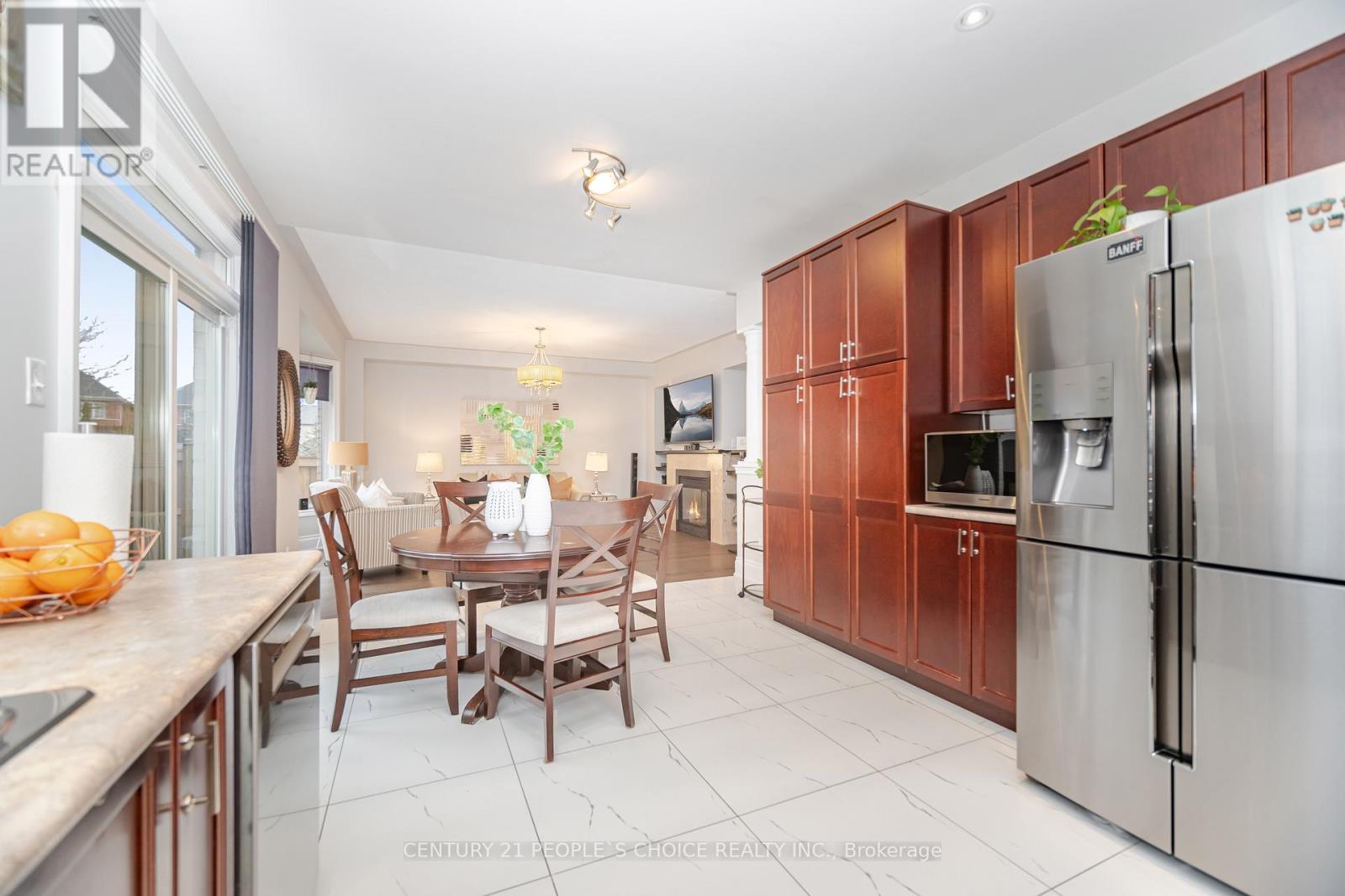 351 Holmes Crescent, Milton, Ontario L9T 0T4 - Photo 12 - W12545250