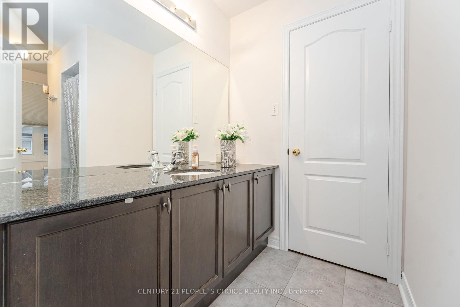 351 Holmes Crescent, Milton, Ontario L9T 0T4 - Photo 32 - W12545250