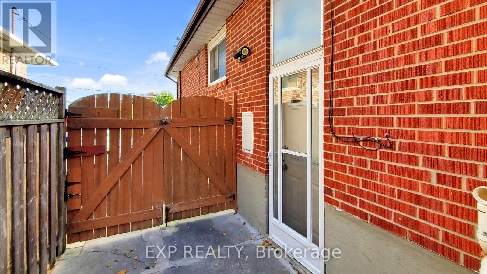 Upper Unit - 60 Seacliff Boulevard, Toronto, Ontario  M9L 2G4 - Photo 31 - W12517888