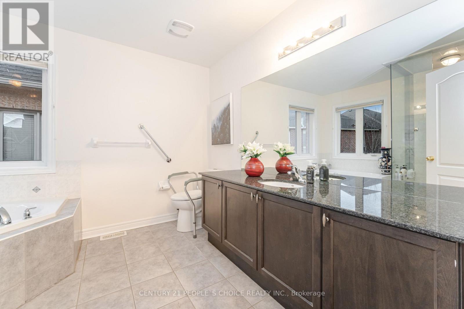 351 Holmes Crescent, Milton, Ontario L9T 0T4 - Photo 23 - W12545250