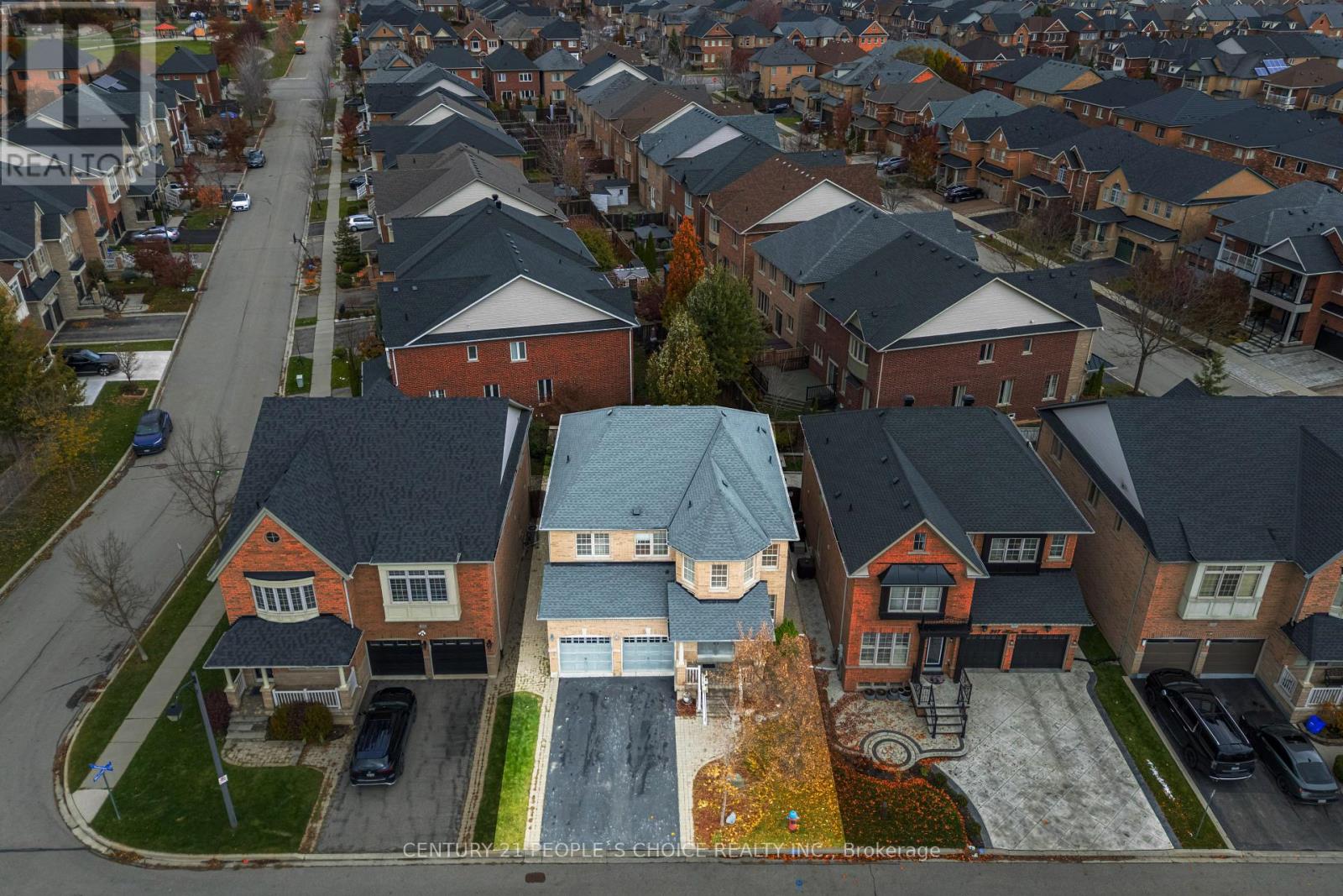 351 Holmes Crescent, Milton, Ontario L9T 0T4 - Photo 2 - W12545250