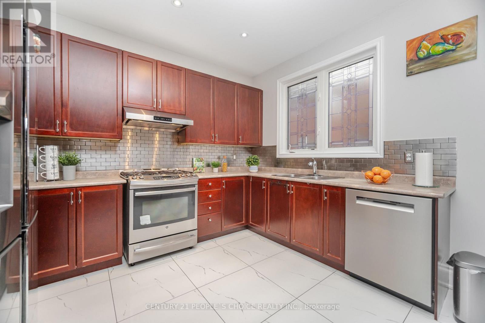 351 Holmes Crescent, Milton, Ontario L9T 0T4 - Photo 9 - W12545250