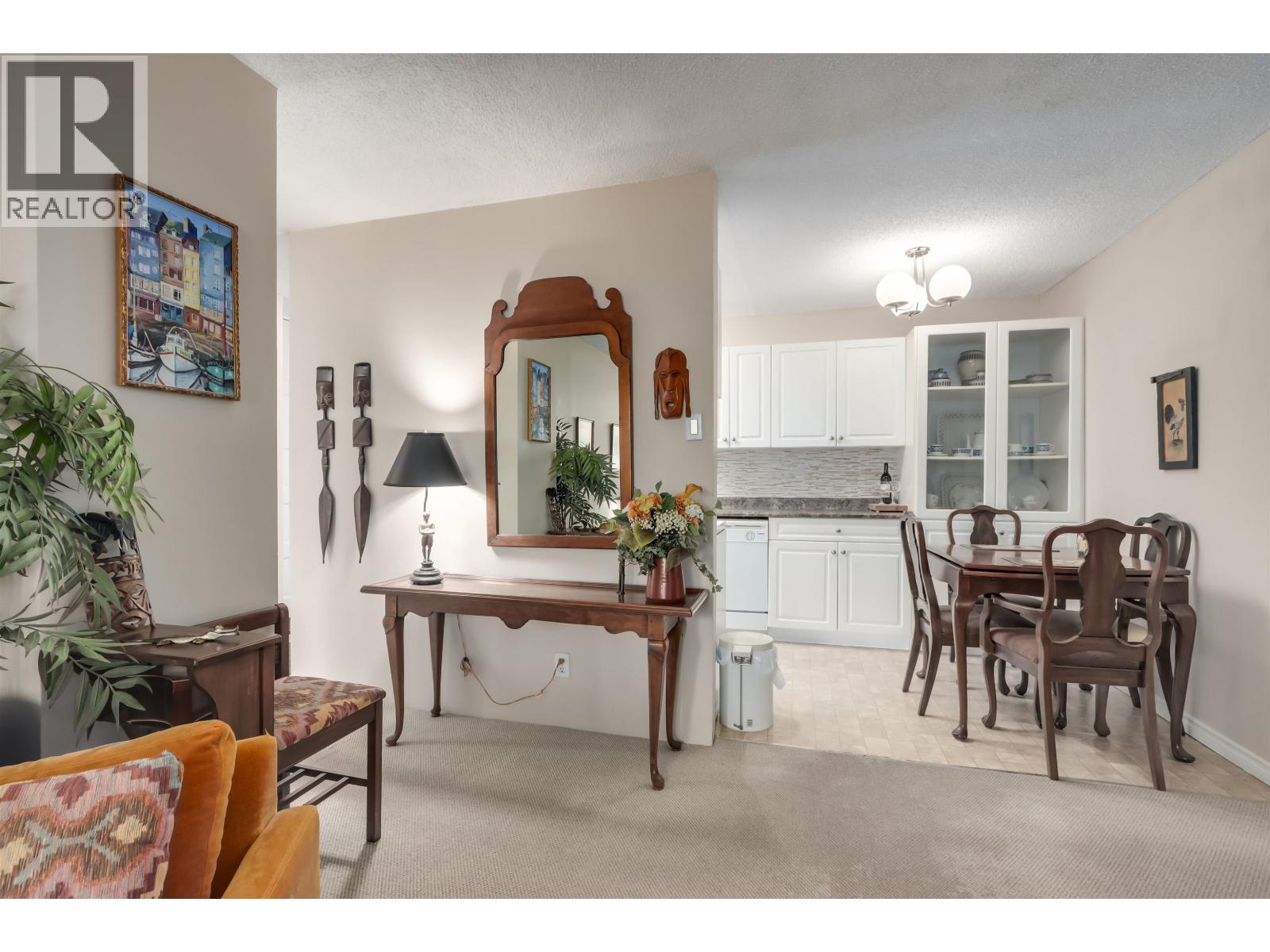 208 2016 Fullerton Avenue, North Vancouver, British Columbia V7P 3E6 - Photo 8 - R3067644