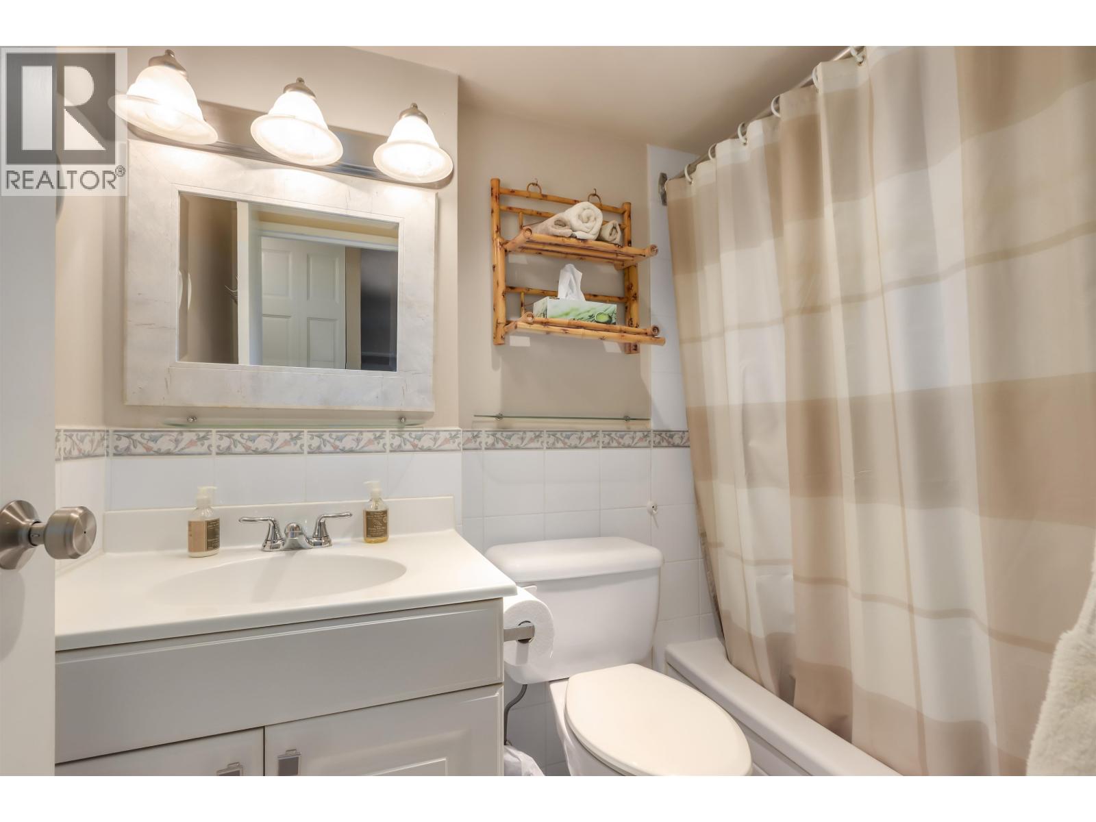 208 2016 Fullerton Avenue, North Vancouver, British Columbia V7P 3E6 - Photo 16 - R3067644