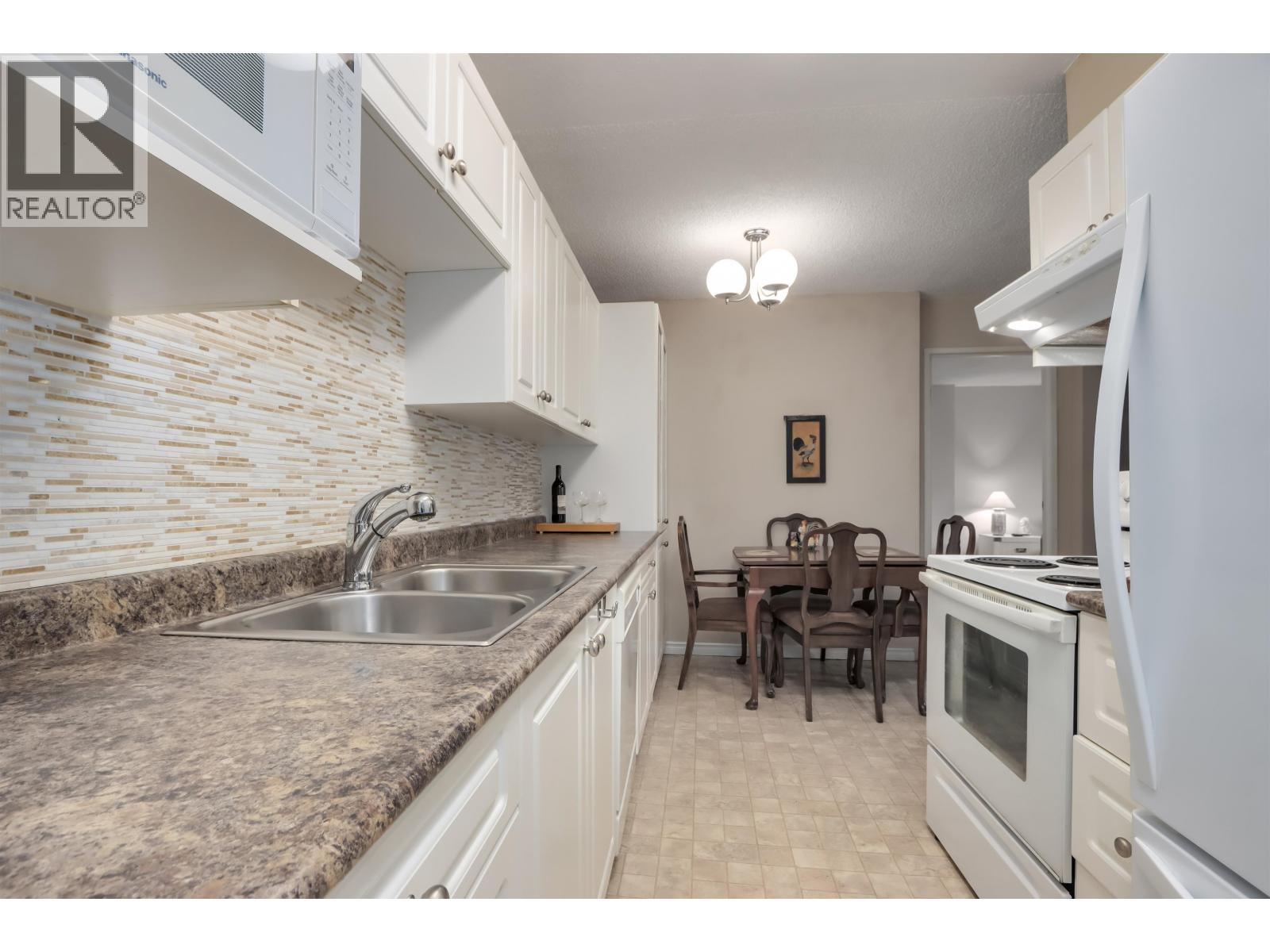 208 2016 Fullerton Avenue, North Vancouver, British Columbia V7P 3E6 - Photo 6 - R3067644