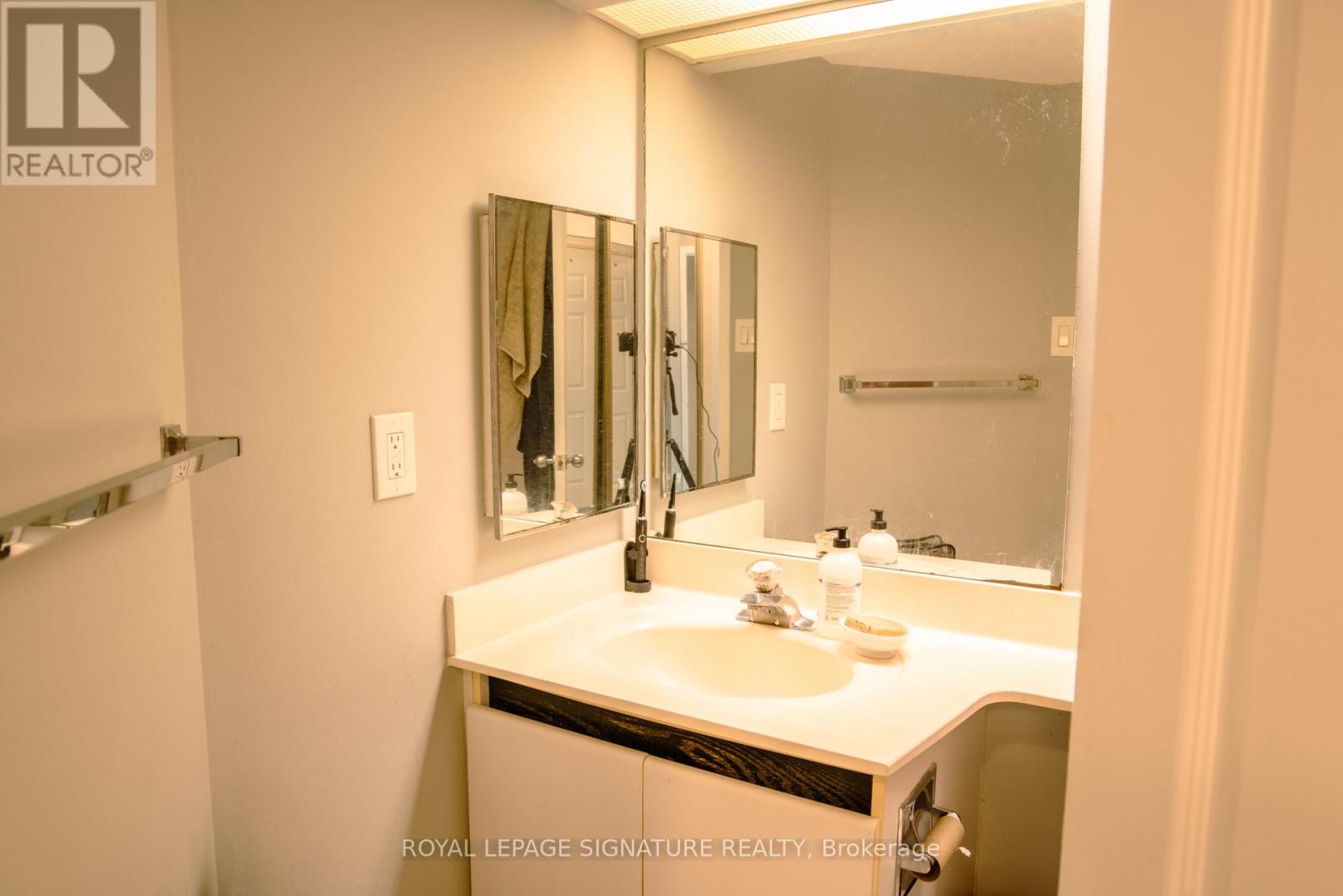 3602 - 77 Harbour Square, Toronto, Ontario  M5J 2S2 - Photo 30 - C12547512