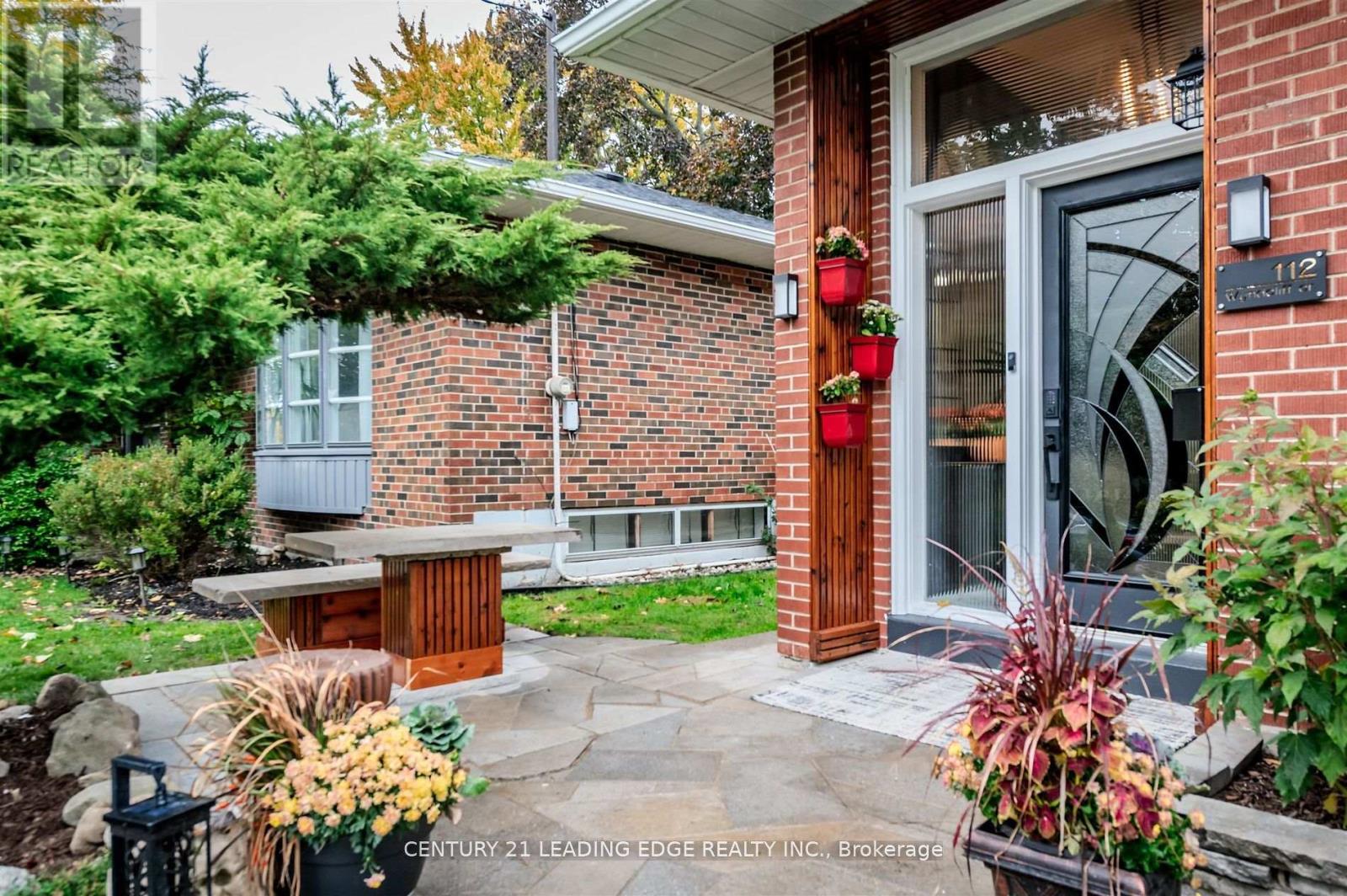 112 Wyndcliff Crescent, Toronto, Ontario  M4A 2K3 - Photo 3 - C12547524