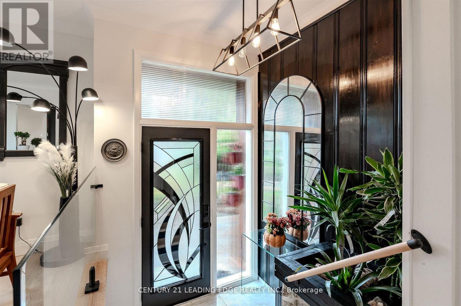 112 Wyndcliff Crescent, Toronto, Ontario  M4A 2K3 - Photo 4 - C12547524