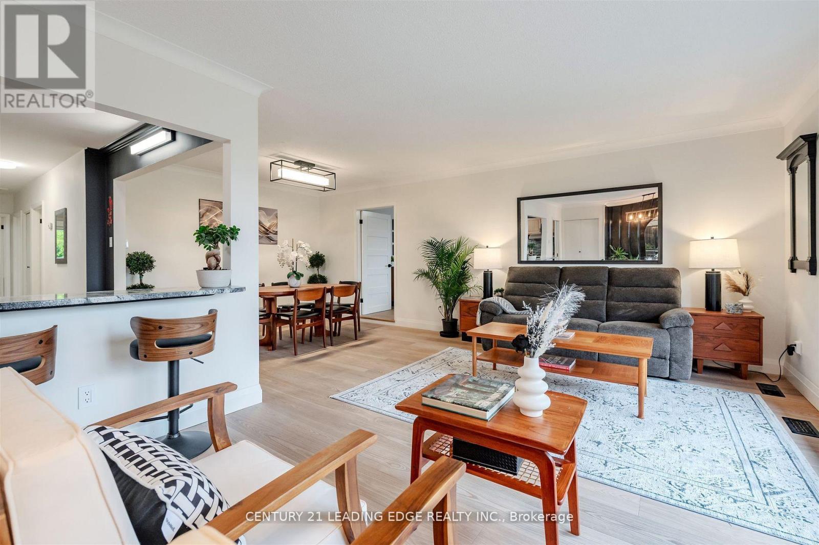 112 Wyndcliff Crescent, Toronto, Ontario  M4A 2K3 - Photo 6 - C12547524