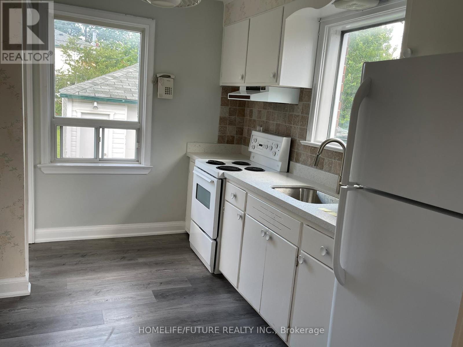 7 Karnwood Drive, Toronto, Ontario  M1L 2Z2 - Photo 4 - E12547508