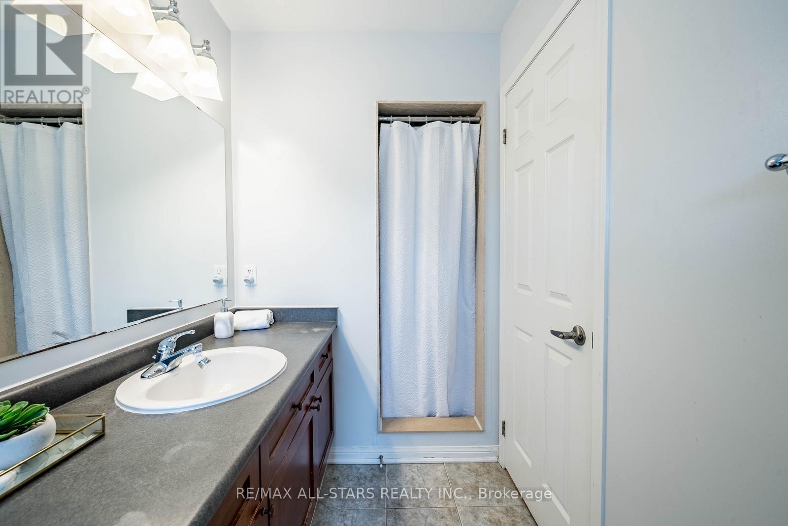 153 Dougherty Crescent, Whitchurch-Stouffville, Ontario L4A 0A7 - Photo 34 - N12547516