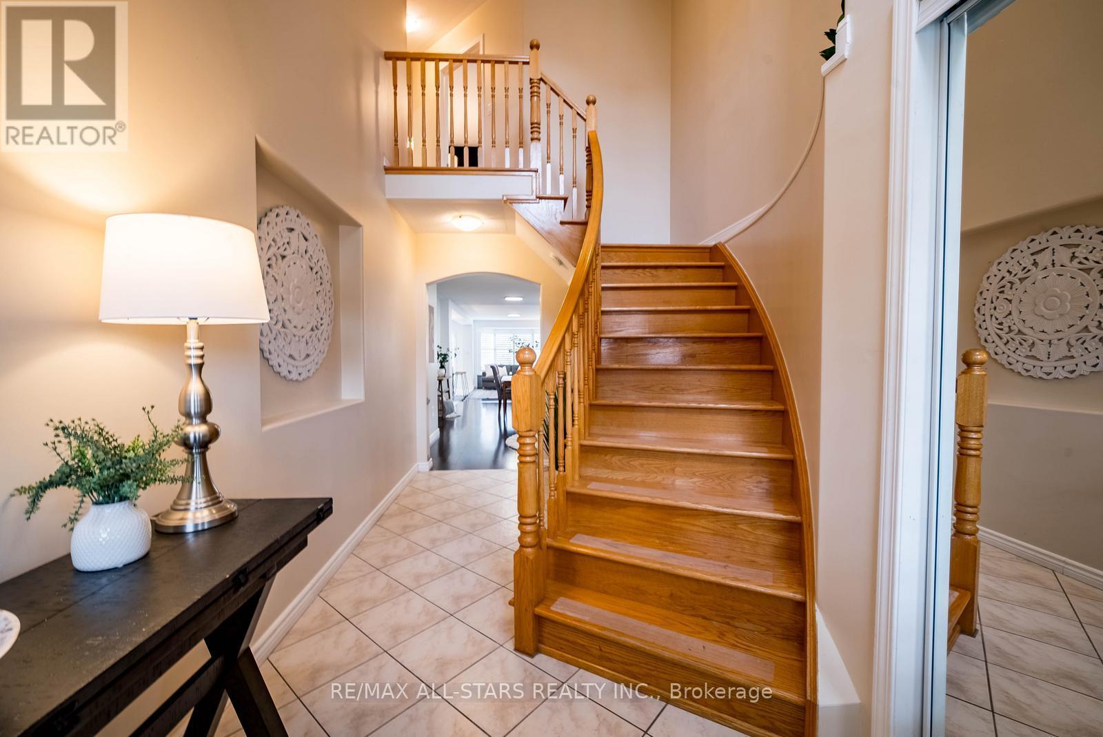 153 Dougherty Crescent, Whitchurch-Stouffville, Ontario L4A 0A7 - Photo 4 - N12547516