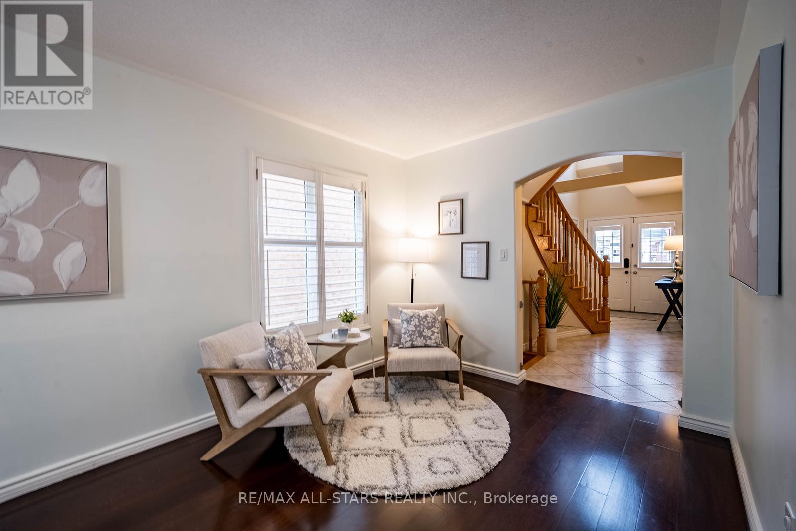 153 Dougherty Crescent, Whitchurch-Stouffville, Ontario L4A 0A7 - Photo 5 - N12547516