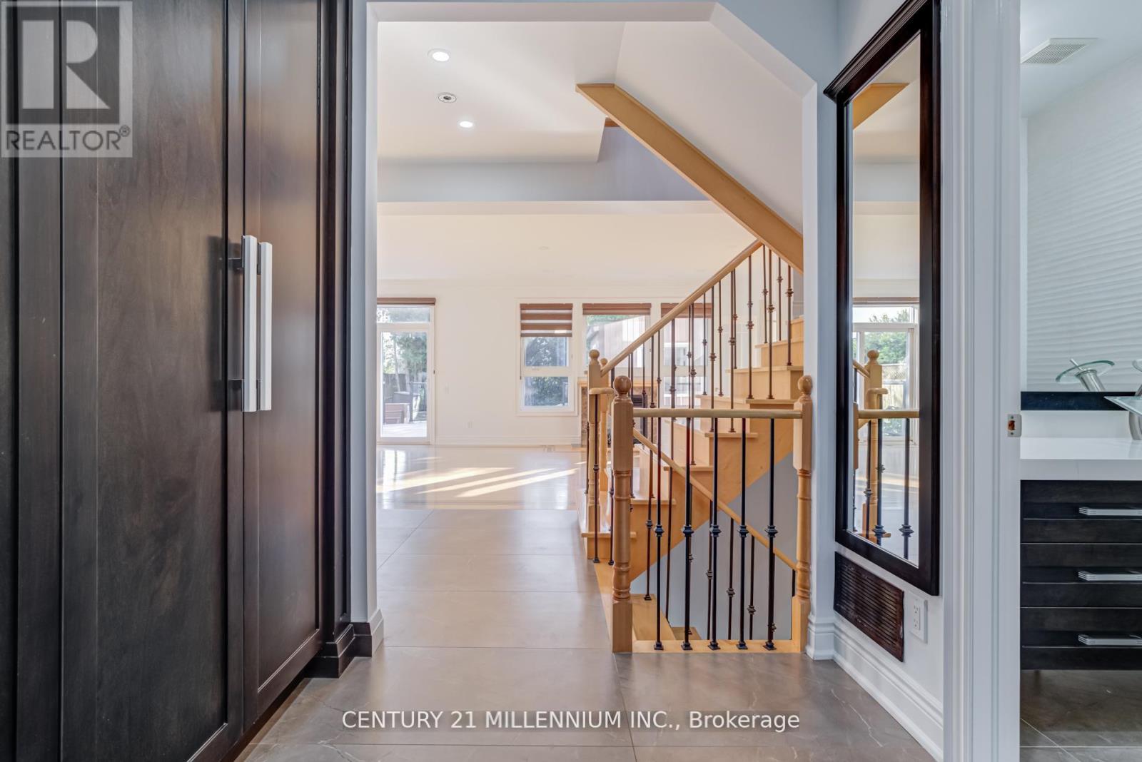 5230 Creditview Road, Mississauga, Ontario  L6W 2B3 - Photo 4 - W12547518