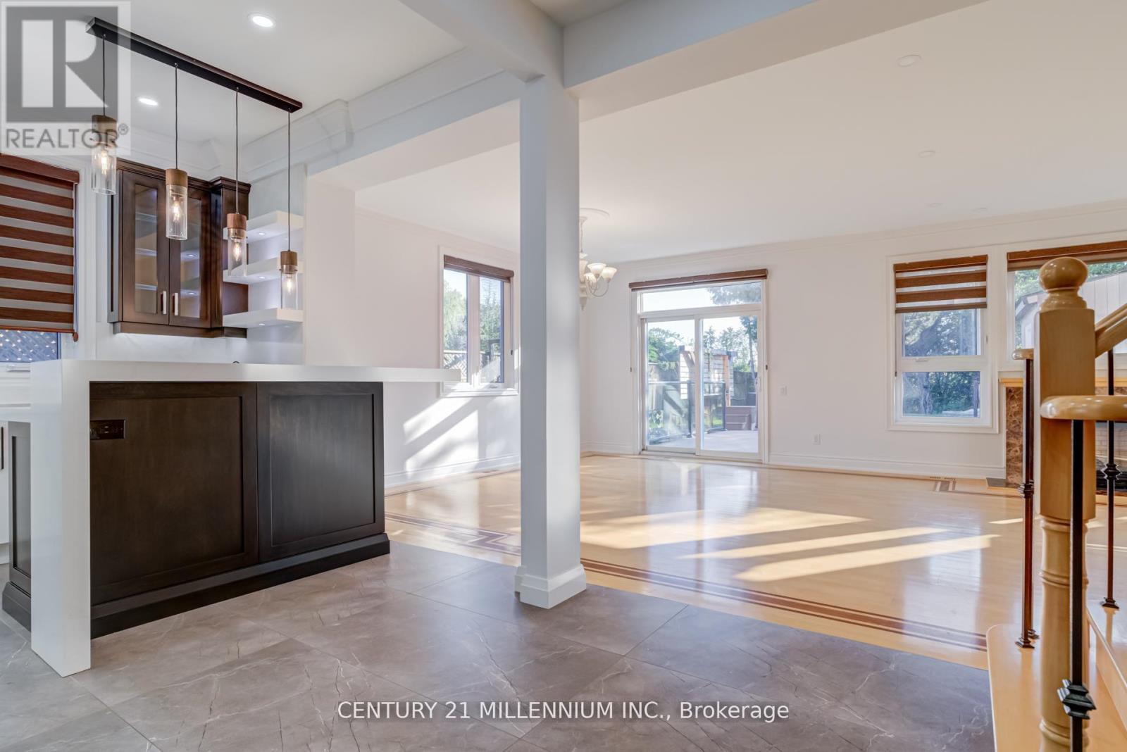 5230 Creditview Road, Mississauga, Ontario  L6W 2B3 - Photo 5 - W12547518