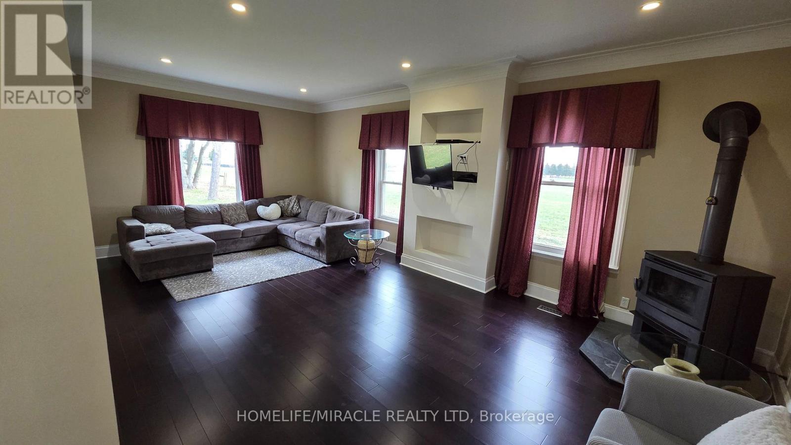 12380 Torbram Road, Caledon, Ontario  L7C 2S6 - Photo 4 - W12547526