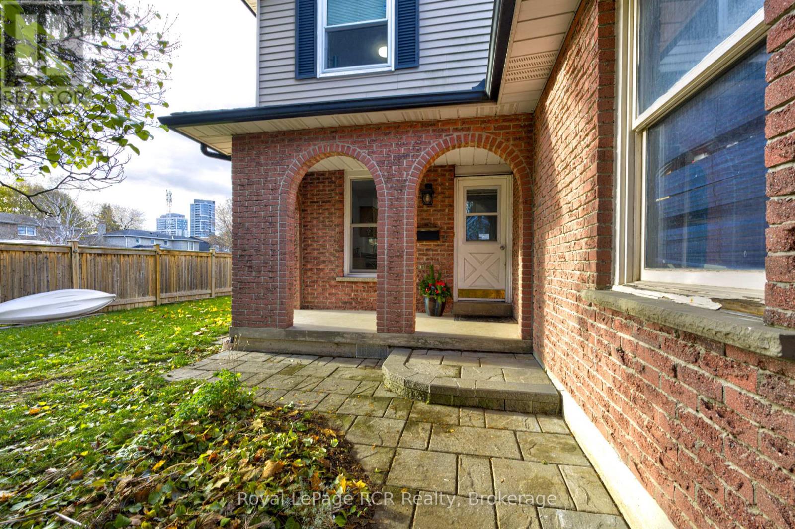 501 Beaver Court, Milton, Ontario  L9T 4A7 - Photo 3 - W12547552