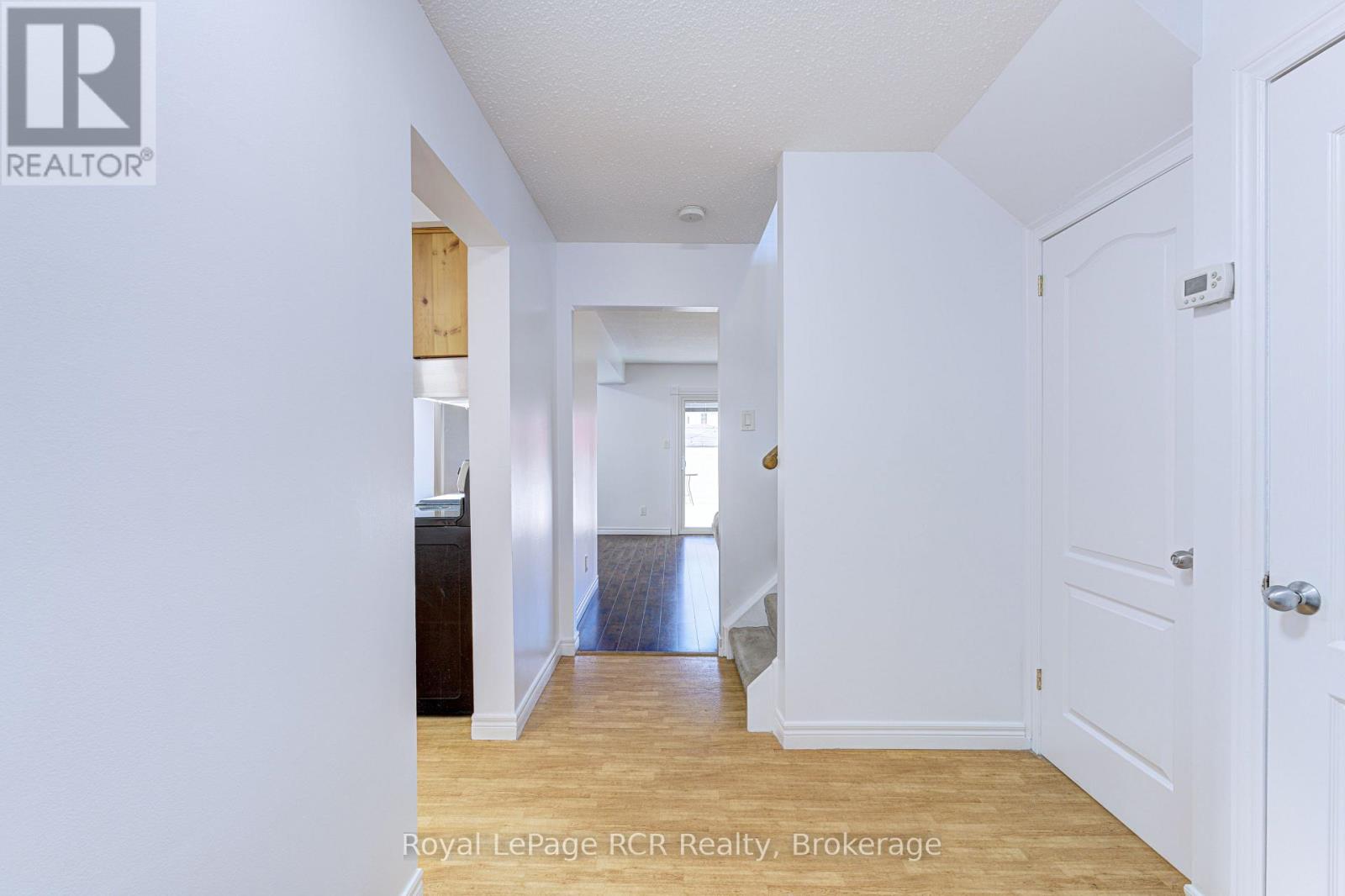 501 Beaver Court, Milton, Ontario  L9T 4A7 - Photo 7 - W12547552