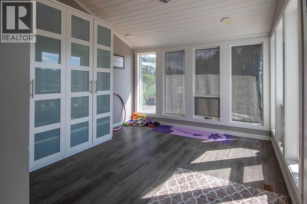 Property at 550 4 Avenue W image 5