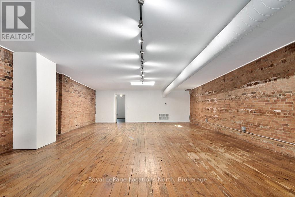 8 Bruce Street S, Blue Mountains, Ontario  N0H 2P0 - Photo 12 - X12547576