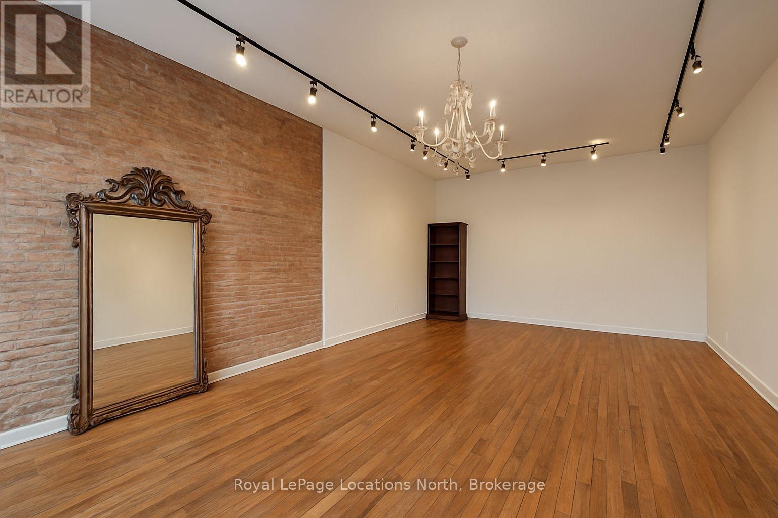 8 Bruce Street S, Blue Mountains, Ontario  N0H 2P0 - Photo 18 - X12547576