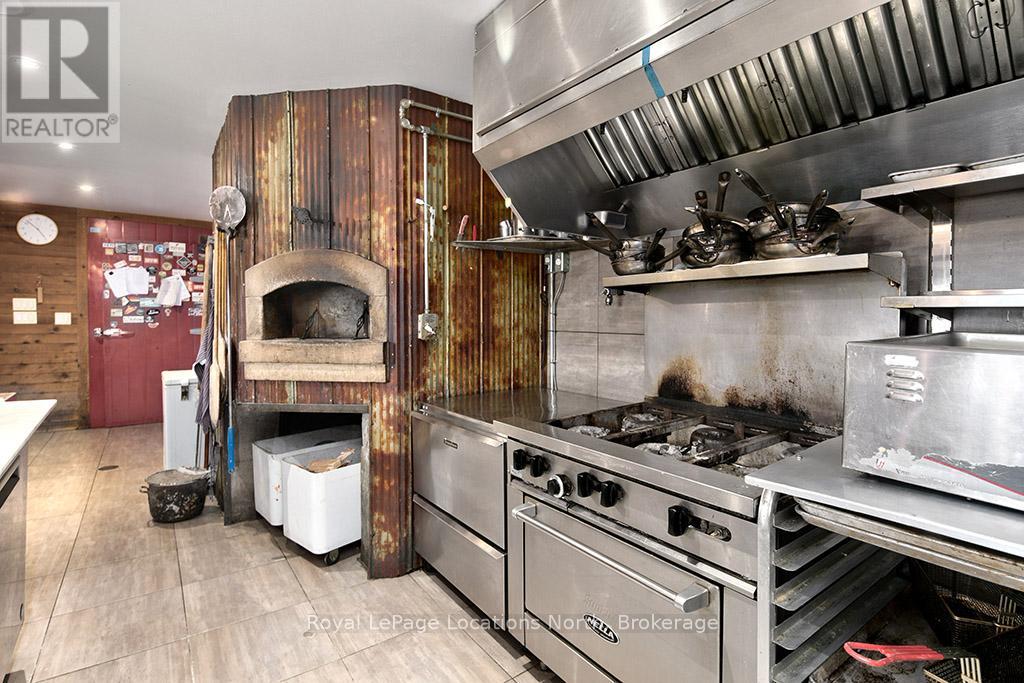 8 Bruce Street S, Blue Mountains, Ontario  N0H 2P0 - Photo 24 - X12547576