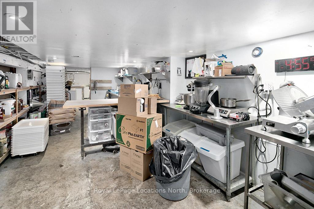 8 Bruce Street S, Blue Mountains, Ontario  N0H 2P0 - Photo 30 - X12547576