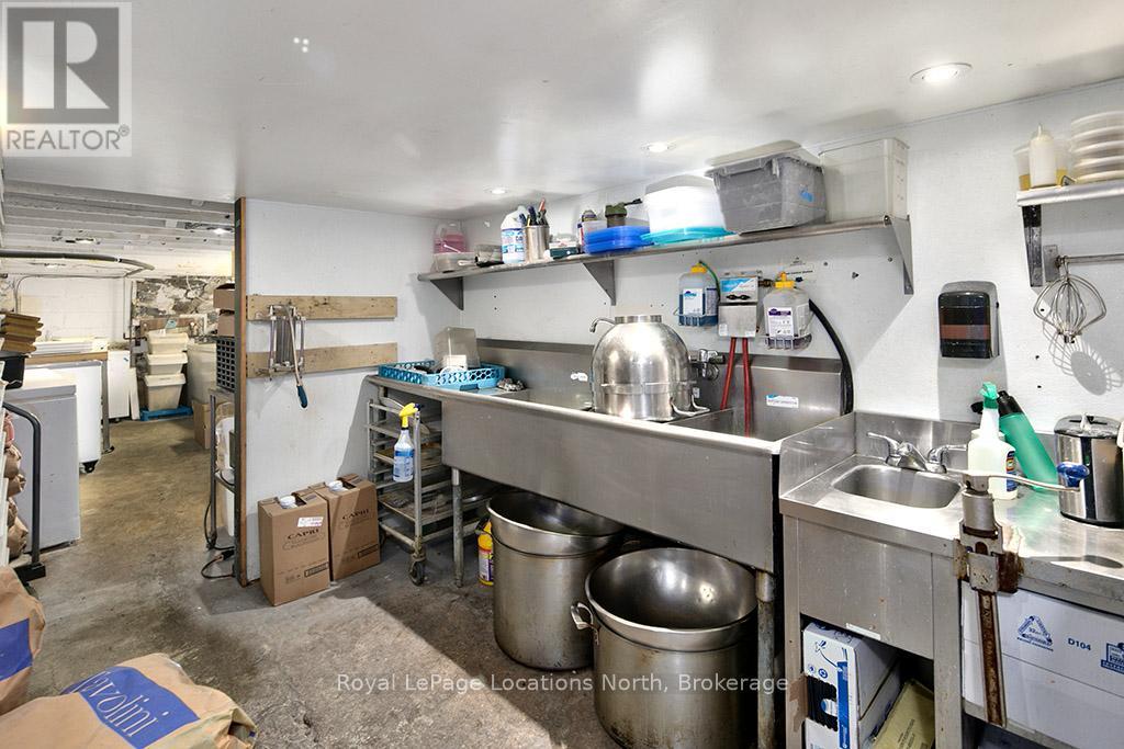 8 Bruce Street S, Blue Mountains, Ontario  N0H 2P0 - Photo 31 - X12547576