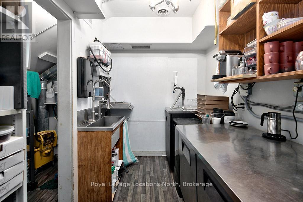 8 Bruce Street S, Blue Mountains, Ontario  N0H 2P0 - Photo 38 - X12547576