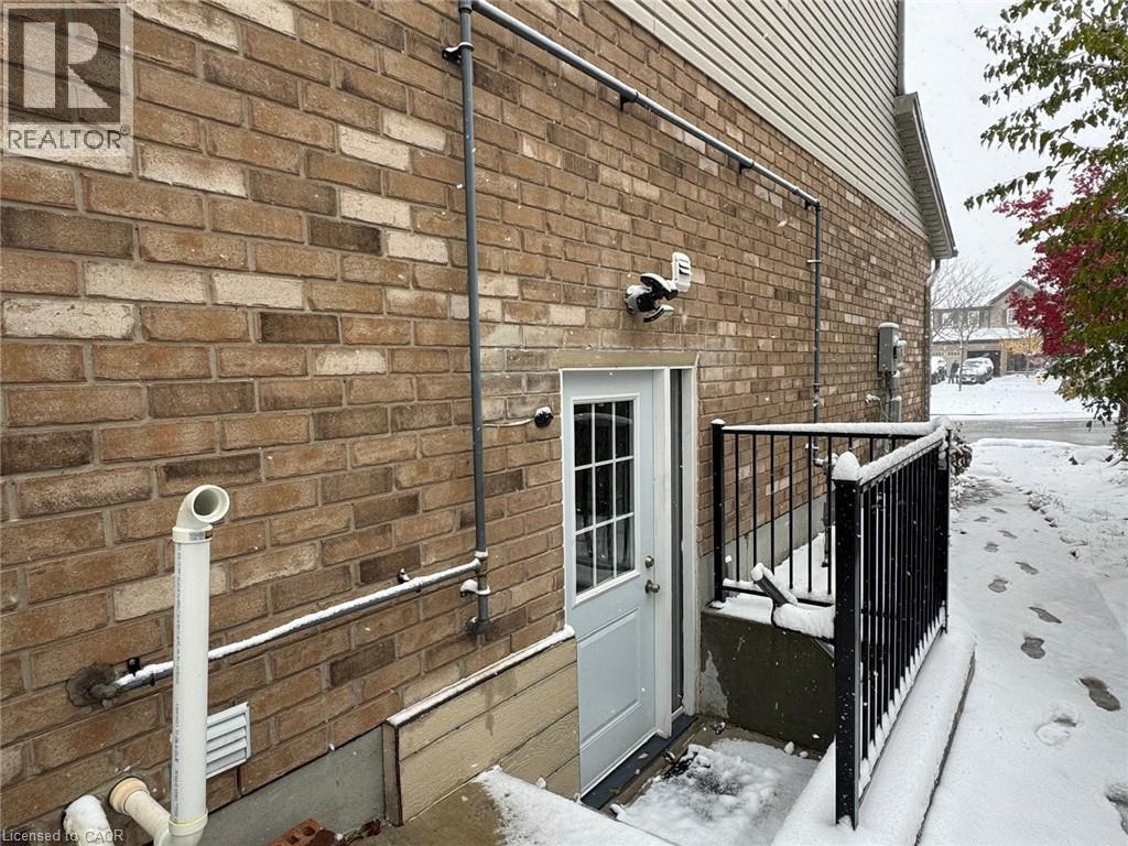 916 Magdalena Court Unit# B, Kitchener, Ontario  N2E 0B3 - Photo 12 - 40786873