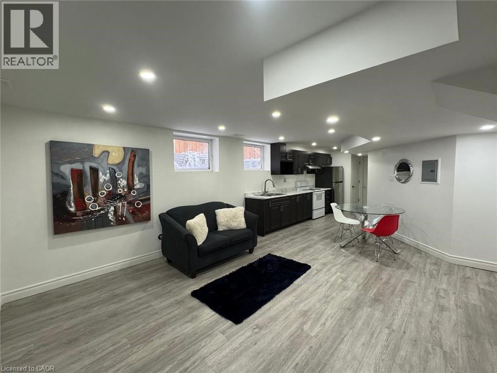 916 Magdalena Court Unit# B, Kitchener, Ontario  N2E 0B3 - Photo 6 - 40786873