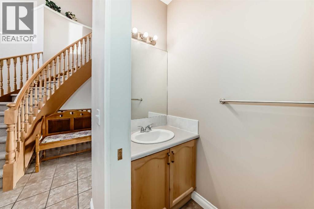 60 Hidden Creek Road Nw, Calgary, Alberta  T3A 6E7 - Photo 17 - A2269268