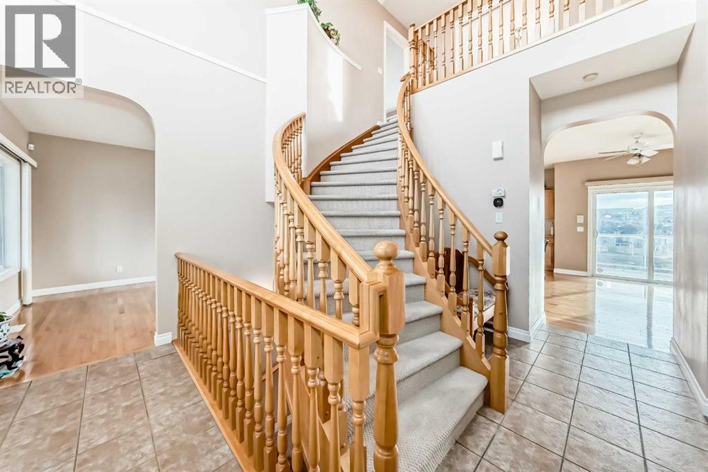 60 Hidden Creek Road Nw, Calgary, Alberta  T3A 6E7 - Photo 3 - A2269268