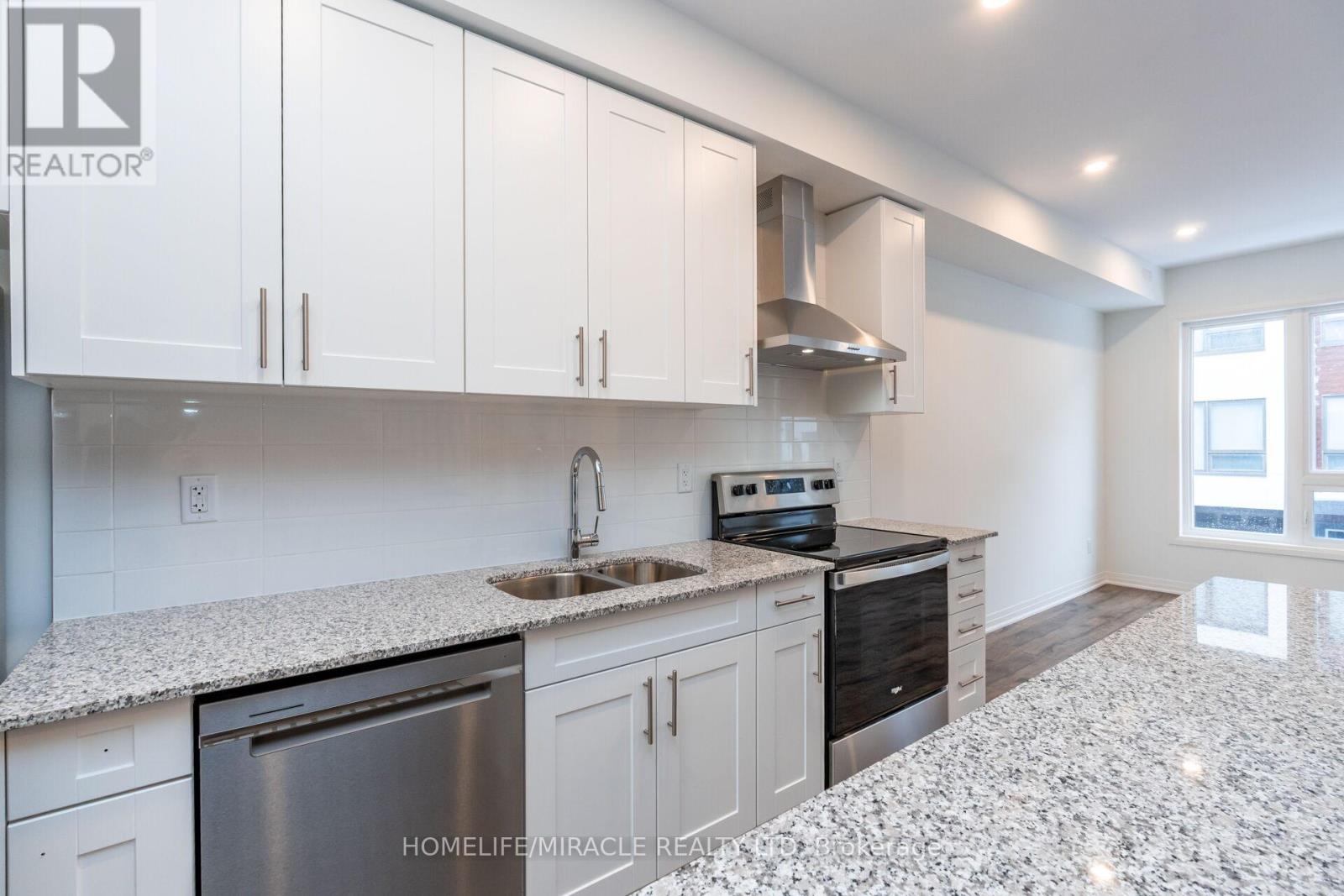 1724 Pleasure Valley Path, Oshawa, Ontario  L1G 0E3 - Photo 4 - E12547534